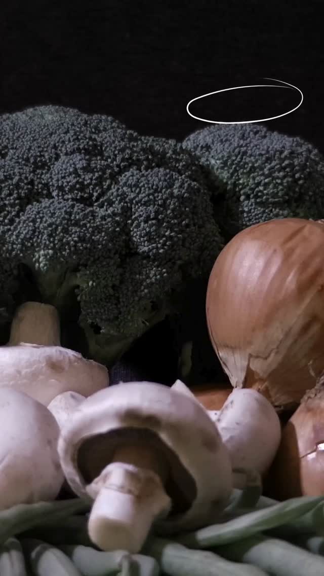 Un légume d’hiver n’a pas besoin
d’être noyé, haché ou épuisé.
Il a besoin de précision.
Moins on les brusque, plus ils ont de goût 😉