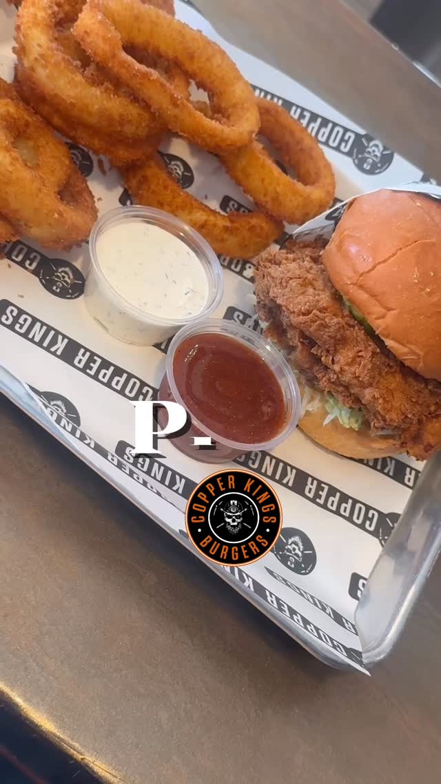 FOWL PLAY AIN'T PLAYIN🐔🔥 Not another basic chicken sandwich.
If you're craving something a little different other than a traditional burger, you have to try this delicious deep fried OR grilled chicken breast, pickles, shredded lettuce, ranch dressing. Make it spicy! Sub Boomba Sauce. 😈
If you know, you know. And if you don’t… this is your sign to stop by and try it.
📍Copper Kings Burgers | North County, San Diego
.
.
.
.
.
.
#CopperKingsBurgers