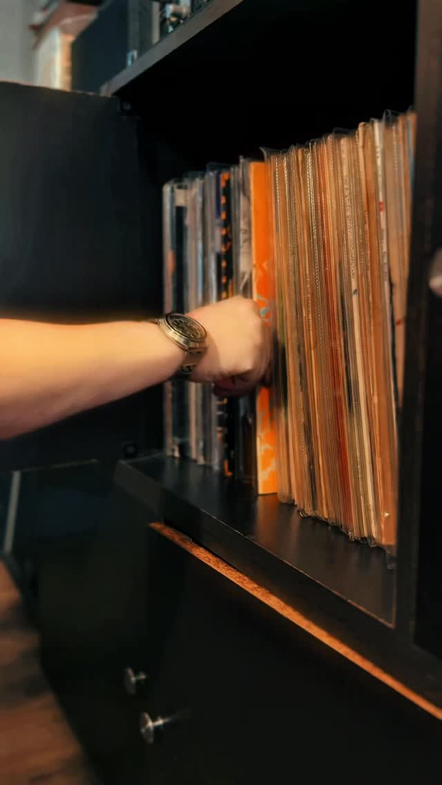 Hay discos que se escuchan
y otros que se viven.
Magical Mystery Tour girando,
colores, memoria y buena compañía.
Lola lo entiende todo 🐶🎶
@thebeatles @beatlesvinyl_jun @beatlesstory #thebeatles #thebeatlesfans #thebeatlesforever❤️