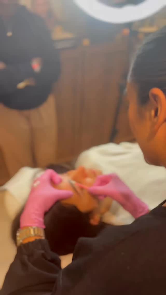 Foundations in practice.
This is where confidence is built - through repetition, guidance and understanding.
The work behind consistent results. #browcourses #broweducation #learntodobrows #browstylist #beautycoursesuk