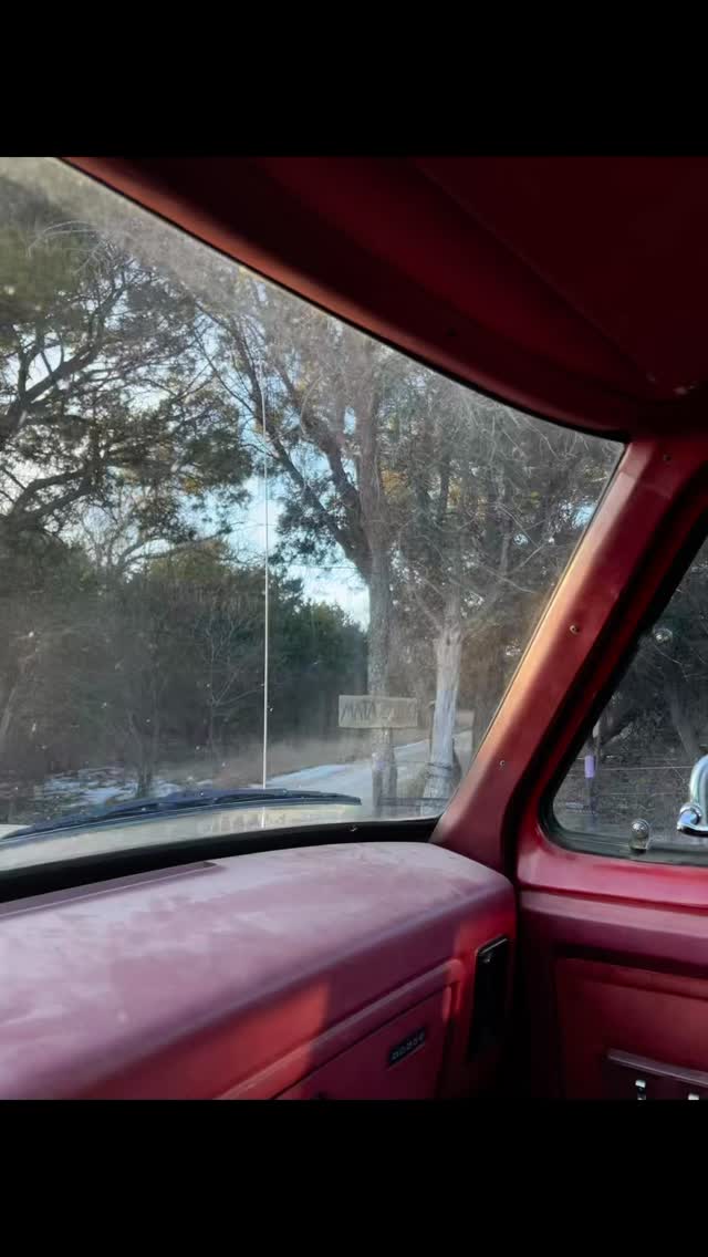 Popeye really wanted to show yall our favorite guest house, Mata so I jumped in the truck and followed. Book now at www.highhope.eco