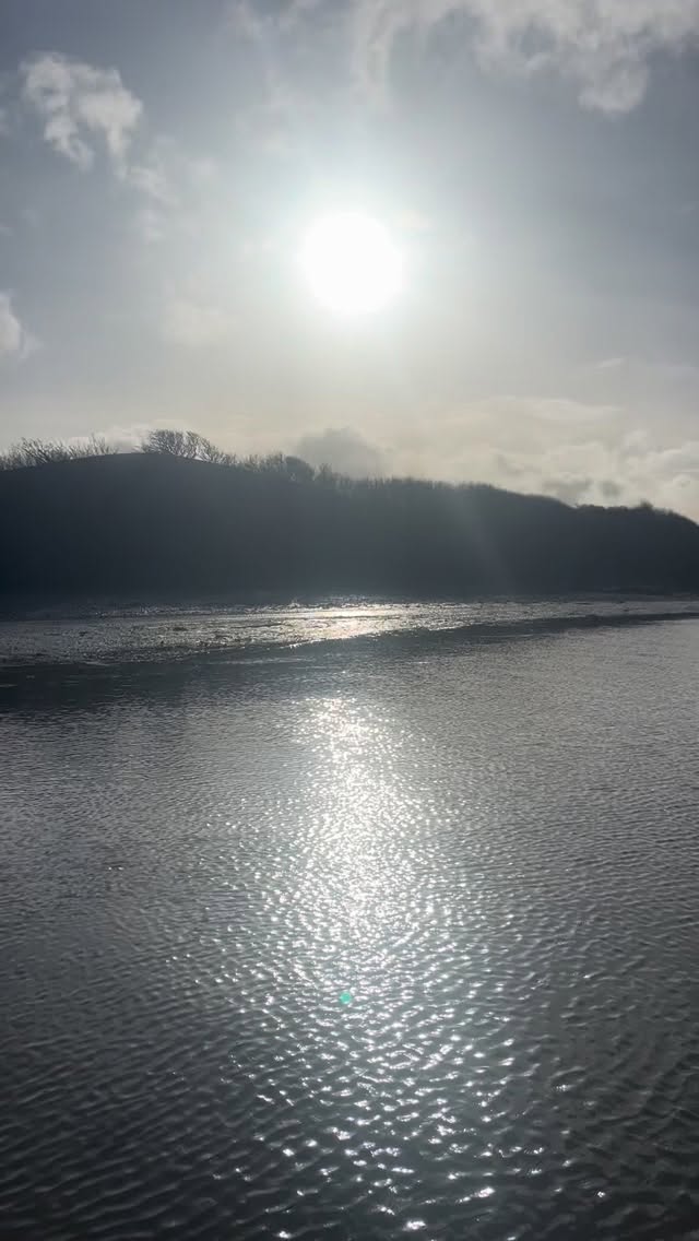 imbolc blessings dear ones
from sea, sun, sparkle
from birdsong
from full moon silver light shining
may the first stirrings of spring inspire you
may these gentle early movements be just that
g e n t l e
not that rushed or forced emergence
with familiar pressure or expectation
that this time of year can often bring
to ‘get going’, to be up and running at full pelt
to have the year or your life for that matter
all planned out by now
but how about instead
we allow ourselves to be infused and inspired
by the grace of snowdrops quiet arrival
by the presence of daffodils buds of promise
full of energy and new life to come
yet all the while still rooted
in the deep, dark, quiet matter of winters soil
a learning yet again in slowing down
in taking our time
in giving all seasons of the cycle space
so around us as within us
can feel hard to learn
can feel real hard to practice
especially in amongst all of this noise
so may this imbolc time be a reminder to us all
to tread slowly, to tread softly
to welcome the fertility of these spring stirrings
with their promise of what’s to come
and to know, to trust
that maybe, perhaps, it’s just not quite yet
🌱 🌕 🌱
#nature #natureconnection #ecopsychology #ecotherapy #imbolcblessings