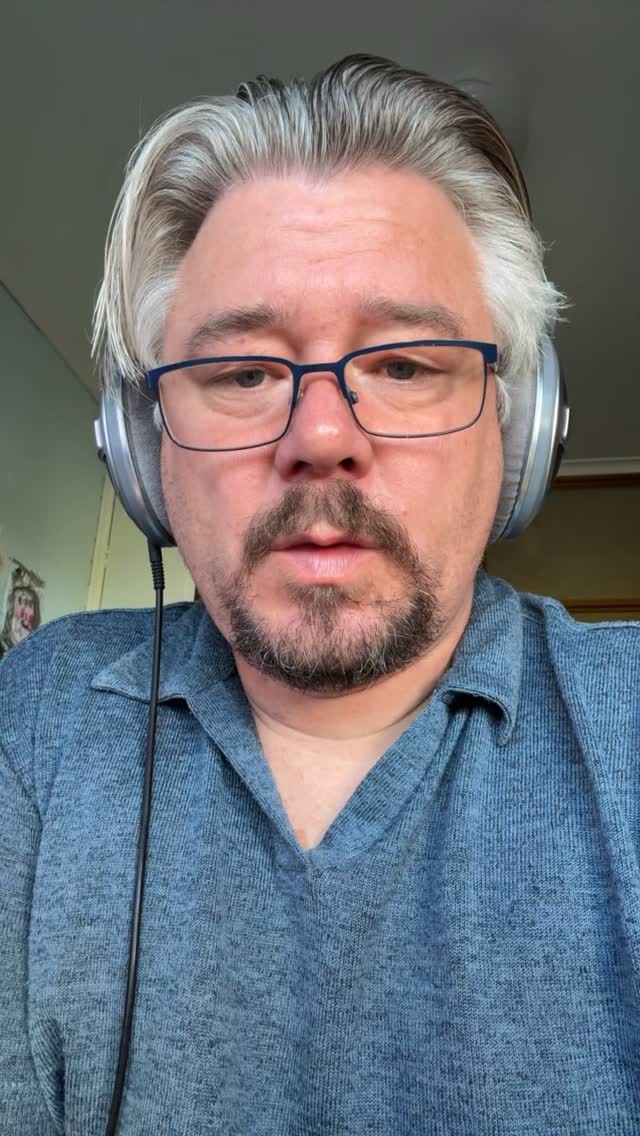 A desperate plea to @procreate please please add pinned stacks #procreate #procreatart #pinnedstacks #request #please