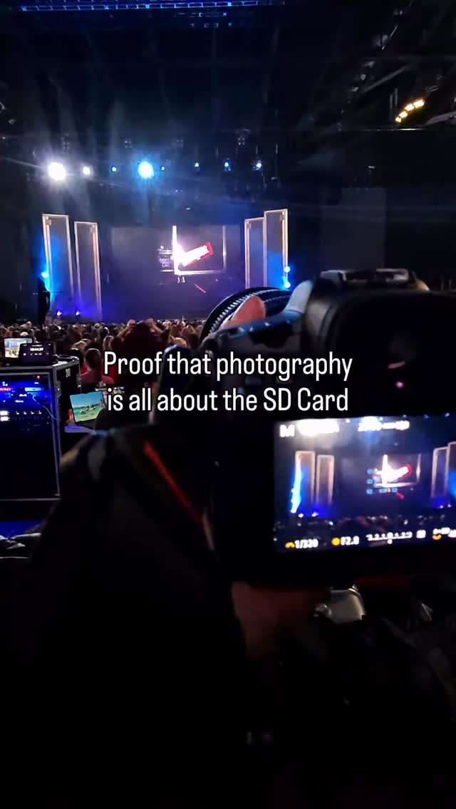 Built a career on a piece of plastic the size of a postage stamp. 📸🤏🏽💀
#photographerhumor #relateable #dwtslivetour #behindthescenes #photographylife