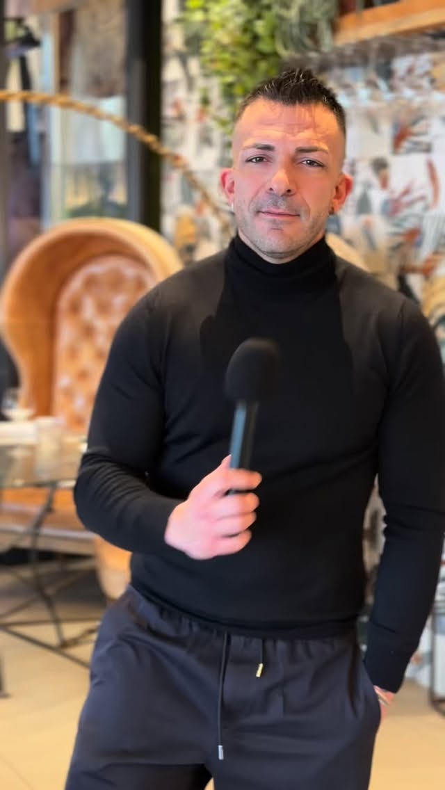 ✨ Ma lo sapevi che possiamo realizzare la tua torta personalizzata… direttamente al tavolo?
Che sia un compleanno, un anniversario, un baby shower o una serata da ricordare,
da La Petite Langoustine ogni dettaglio prende forma davanti ai tuoi occhi.
Non è solo una torta.
È un momento.
Ed è tuo.
🎥 Ecco un video di una delle nostre serate.
📞 Per informazioni e prenotazioni: 348 4819 146