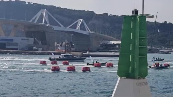 🐝🐝 Like worker bees returning to the hive!!!! 🐝🐝
The racing shown on tv screens doesn't show the hectic logistics going on behind the scenes - an armada of boats return each day through the port entrance, all converging with a buzz of news and drama from a day on the course.
In amongst all that are the little Salty Marshall Boats looking every bit like worker bees returning to the hive. 🐝🐝👌
@americascup
@louisvuitton
@salthouseboatbuilders