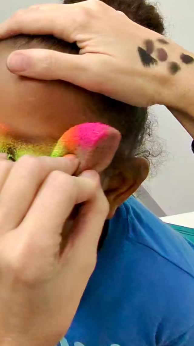 Another face paint POV at this #kpopdemonhunters birthday party.
#facepainter #metarayban #pov #facepainttutorial