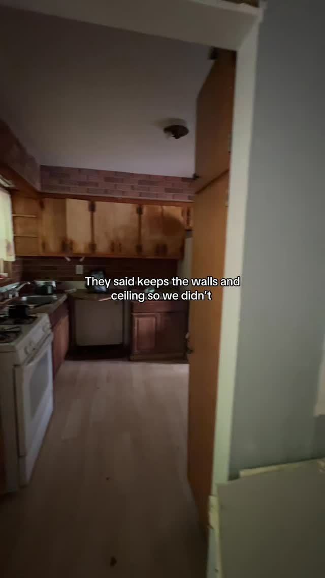 Crazy to think this is the SAME HOUSE!😳
#beforeandafter #homeimprovement #homeremodel #homemakeover #reels