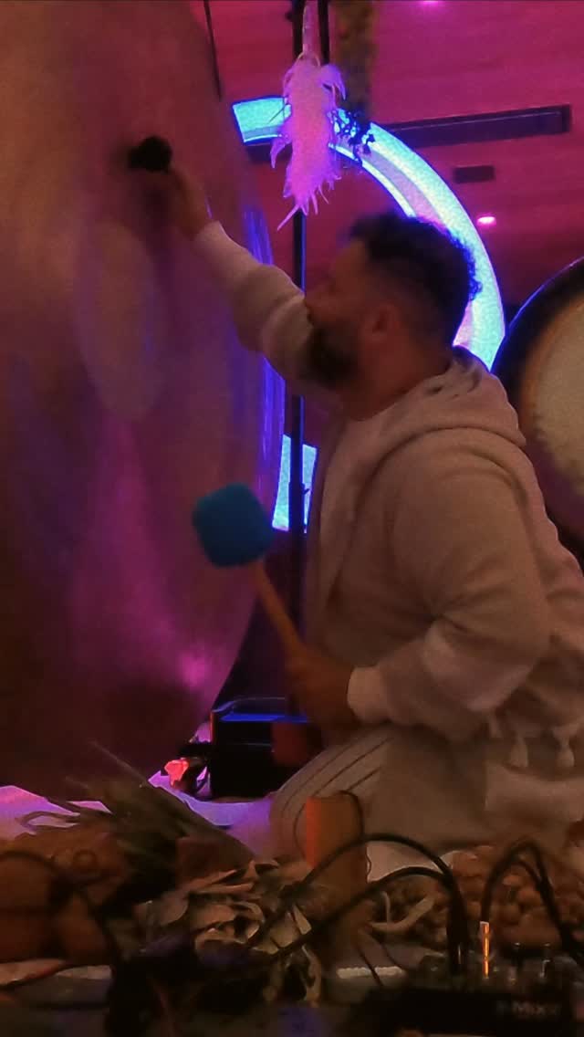 Enter a deep, immersive soundscape as Gong Man activates a 60-inch gong using a flume mallet during a rare floating sound bath experience at the infamous Modi Nochi House.
This short-form journey captures the raw, tidal movement of sound as it rolls through water, body, and space-low-frequency waves, shimmering overtones, and resonant pulses designed to slow the mind and dissolve tension. The flume mallet draws out breath-like swells and subterranean textures, creating a ceremonial atmosphere that feels both ancient and futuristic.
Best experienced with headphones.
Let the gong carry you.
And remember, the (((GONG))) is always with you.
#meditation #soundbath #thegongman #yoga #somaticsoundtherapy