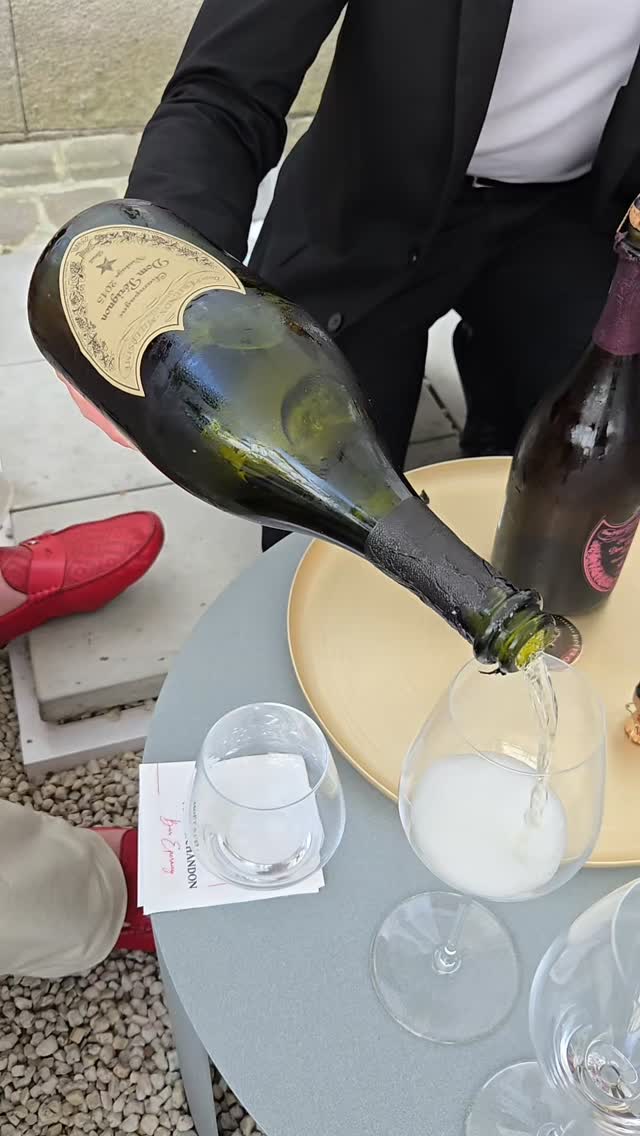 Light vs. Shadow. 🥂✨
Tasting the classic Dom Pérignon Blanc alongside the bold Rosé in the very place they were born. One is crystalline and precise; the other is radiant and intense. There’s no winner here—only a perfect afternoon in Champagne.
#DomPerignon #ChampagneLife #LuxuryTravel #VintageChampagne
#champagne champagnelover luxurylifestyle champagnelovers champagnelife champagneaddict champagnesecret champagnemoment luxurystay privatetours privatechampagnetours gastronomy champagneluxurytrip
