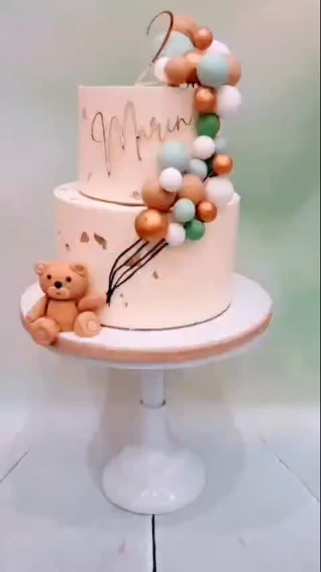 Comme je l'aime ce gâteau tout en douceur et tendresse !
Petit ourson modelé à la main pour que chaque petit ours soit unique.
Avec les magnifiques topper en acrylique de @cynthia.ma.super.creation
.
.
.
Gâteau ourson. Layer cake. Bear. Teddy bear. Gâteau crème. Lyon. Oullins. Anniversaire. Gâteau personnalisé