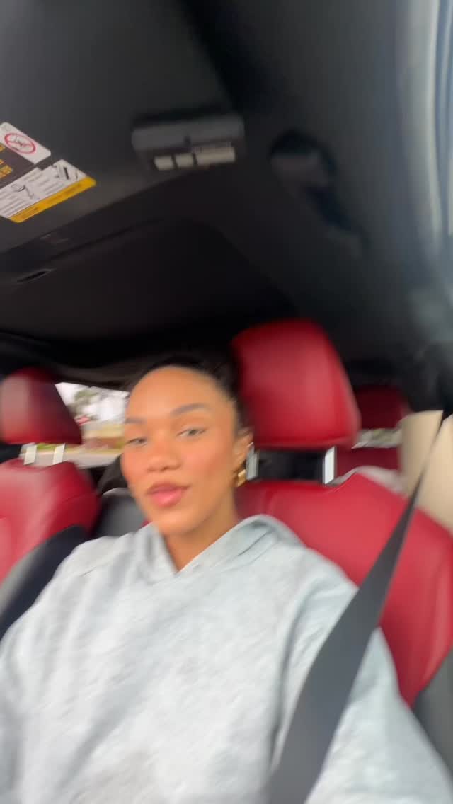 I 🤍 what I do(ula) when you work with me as your birth worker, you get in home massages 🫶🏽🧘🏽♀️💆🏽♀️ today this sweet mama and I met in person for the first time and I not only got to massage her but she was able to feed her son his bottle on the table until he fell asleep next to her.
truly a magical moment. if you are looking for a doula on the space coast, I still have a availability for summer and fall births, just reach out and we can schedule a zoom!
#palmbaydoula #spacecoastdoula #birthworker #blackbirthworkers