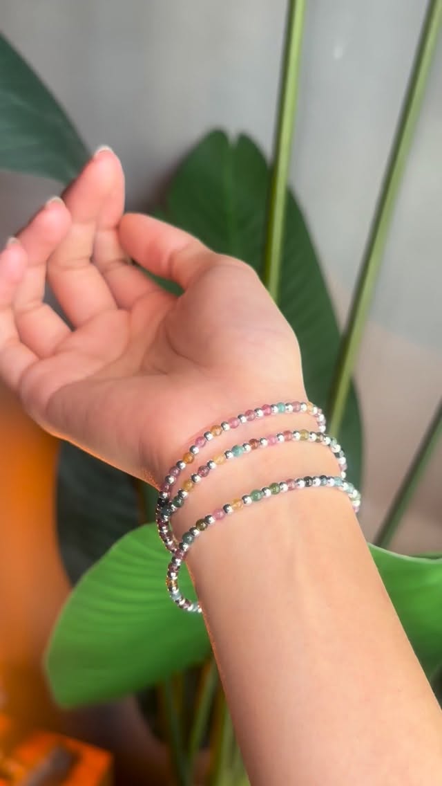 ជាប្រភេទខ្សែដៃ អង្កាំ 5 ពណ៍
នាំសំណាងក្នុងឆ្នាំថ្មី