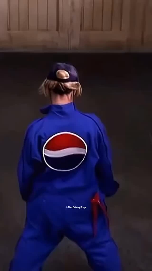 does anyone remember commercials?
#britneyspears #pepsi #2001