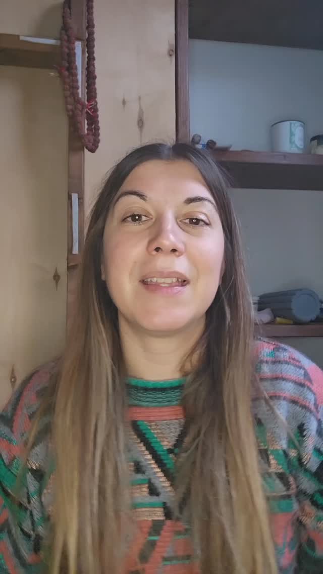 Many women with PCOS are prescribed the pill as the solution often without explanation, without proper investigation, and without being told what it actually does.
What’s rarely explained is this: the pill suppresses ovulation.
The bleed you get on the pill is usually a withdrawal bleed, not an ovulatory period.
So cycles can look regular while the underlying ovulation challenges and PCOS drivers remain.
And with PCOS, where ovulation is already one of the main issues, that matters.
There are birth control options that don’t suppress ovulation, but most women are never informed.
This is exactly what happened to me and I see it again and again with my clients.
PCOS isn’t just about managing symptoms. It’s about understanding why the body is struggling so real support can begin.
💖 Follow for PCOS education, root-cause nutrition, and support that actually explains what’s going on in your body.