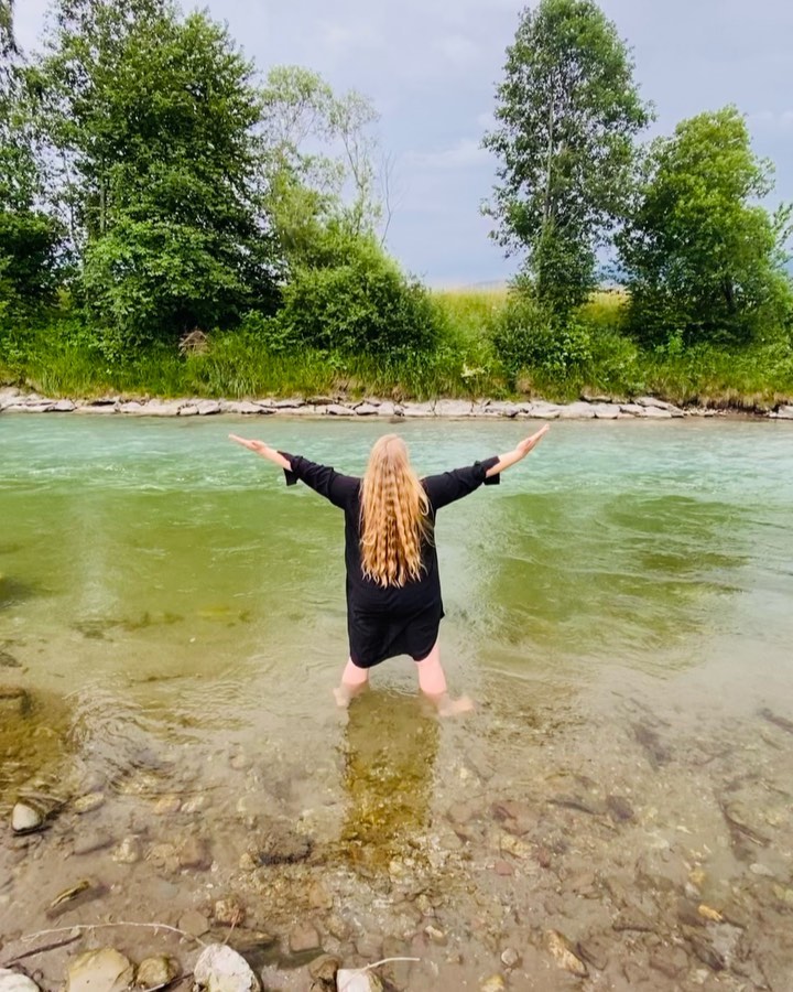 Sound on :)))
After Workshop Mitoboost im Gebirgsbach. 💦
Mindflow Expert 2023.
einfachduselbst.com
#einfachduselbst #g4 #mindflow #mindflowexpert #essenzcoaching #naturallifebalance #worklifebalance #beyourself #webdesign
#stressmanagment #coaching #seminare #empowerment #einfachsein #allesistmöglich #dowhatyoulove #getinspired #letitflow #selflove #makeselflovecoolagain #makeselfloveapriority #mitoboost #mitochondrientraining #austria #saalfelden #mindflowexpert2023