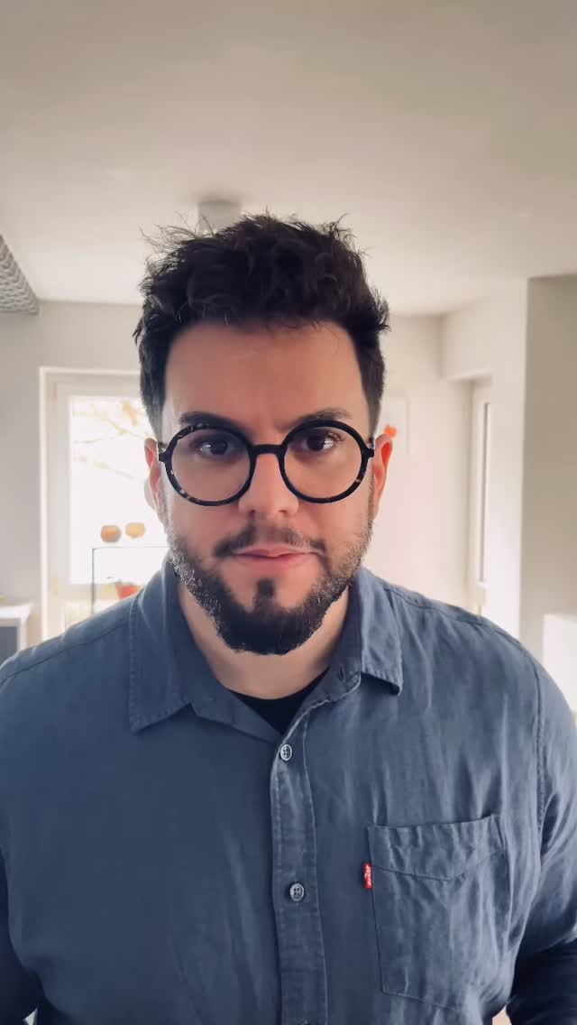 Did it 🎉🎉🎉🎉
Darf mich ab jetzt „kochender Verwaltungsfachangestellter“ nennen 👨🏻🍳💻
Nach 2,5 Jahren eine zweite Ausbildung geschafft.
Freue mich riesig, dass es so gut geklappt hat 🤩
Wer auch immer von euch nachdenkt beruflich nochmals neu durchzustarten: Do it 🫵🏼
Wirds schwierig das Lernen wieder zu lernen? Ja.
Wirds finanziell schwierig vom vollen Gehalt wieder auf eine Ausbildungsvergütung zurückzugehen? Ja.
Wirds besser im unglücklichen Beruf zu bleiben? Nein.
Trau dich 💪🏼
Vor allem:
#MachaNeddSchwätza