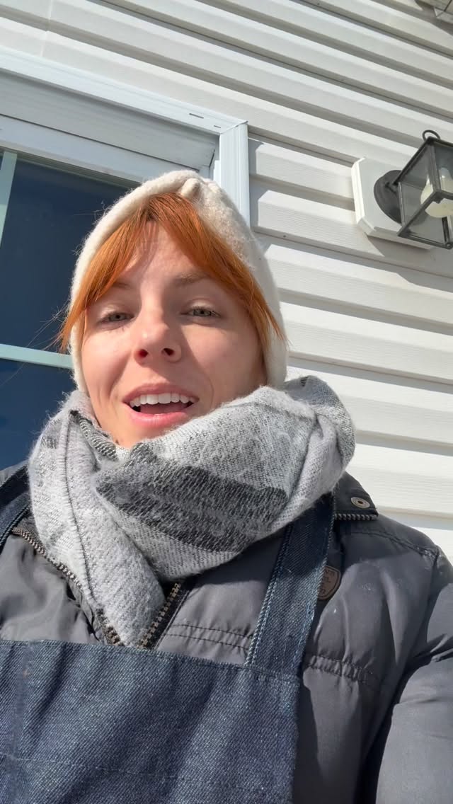 How to be distracted, make memories, and paint all at the same time! Take notes.
#emilyfossumart #artistmom #oilpainting #snowday #enpleinair