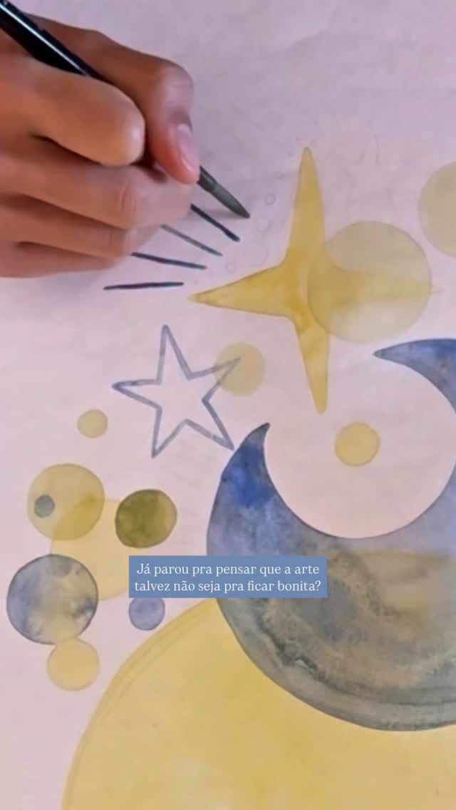 (Tem um presente para você no final desse texto)
A arte é um meio de expressão, que traz satisfação no processo e na liberação emocional!
Quando pintamos, podemos colocar as nossas emoções no papel, liberando-as e nos sentindo mais leves
Ela nos mostra o nosso inconsciente
Nos ensina nossos padrões mentais, emocionais
Nos permite nos conhecer melhor
Relaxa no nosso sistema nervoso
Nos traz presença
Nos conecta com a nossa essência
Desenvolve capacidade de concentração, foco e habilidade motor fina
Reconecta à nossa intuição
E aqui eu poderia ficar para sempre! Se sentiu vontade de praticar, esse sábado dia 7/2 farei uma aula gratuita do meu tratamento: AutoCura Criativa, onde iremos conversar, pintar e meditar juntas!
Se quiser participar, comente “AutoCura” que te envio todas as informações!
Pincéis: @dalerrowney1783
Papel: @cansonbr Montval 270g
🤍✨🙏🏽