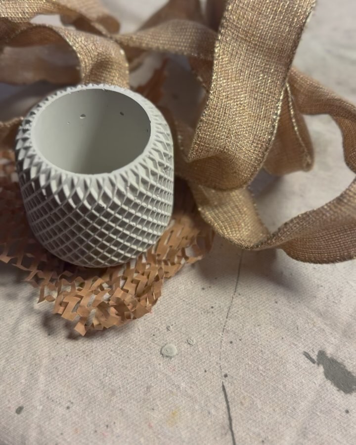 🚀 JUST LAUNCHED 🚀 Our amazing cement candle holder collection for the rustic candle maker. This collection is available now and we will be introducing colors in the new year.
#honeypotcandleco #northvancouver