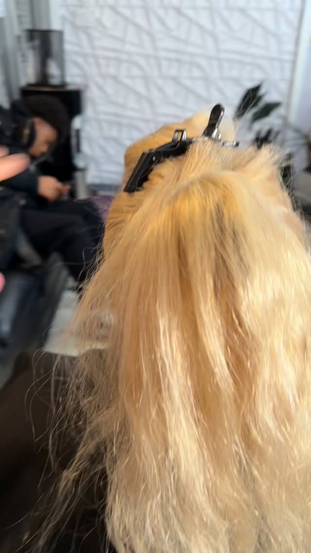 This frontal ponytail was professionally installed at GetGlam Beautybar in Queens, New York.
We specialize in frontal installs, sleek ponytails, and luxury hair services✨😍. #GetGlamBeautybar
#QueensHairstylist
#QueensNYHair
#FrontalPonytailQueens