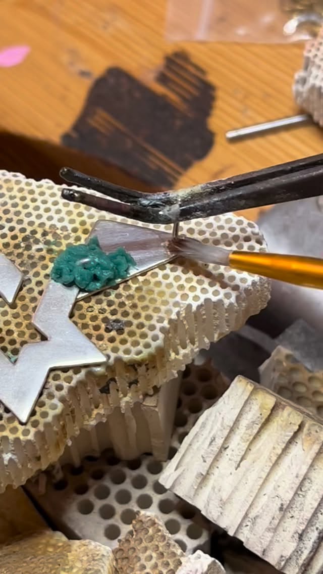 Jewellery Repair Magic ✨
.
#schmuckstück #oldjewelry #jewellery_blog #ohrringe #schmuckliebe