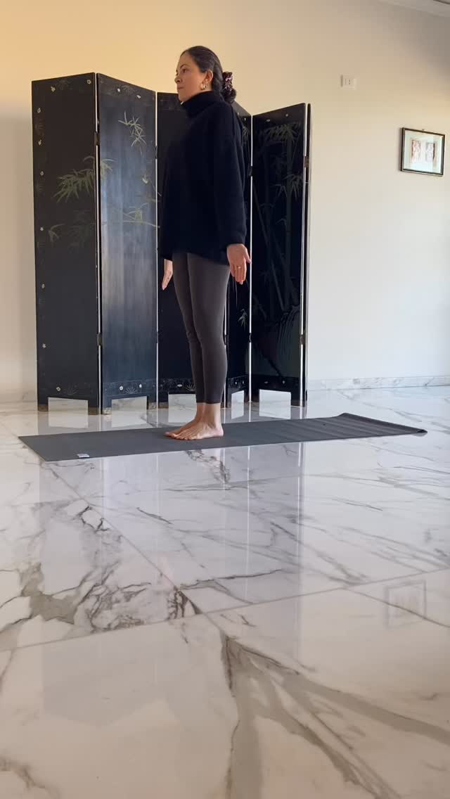 Warrior III asks for both strength and attention.
As the body steadies, the gaze softens and becomes intentional.
This is drishti — a single point of focus that helps draw awareness inward.
Through drishti, the third eye begins to awaken.
Soften your gaze. Notice what becomes clear 💜
#kundaliniyogateacher
#ajnachakra
#hannahjosephstudio
#warrior3
#drishti