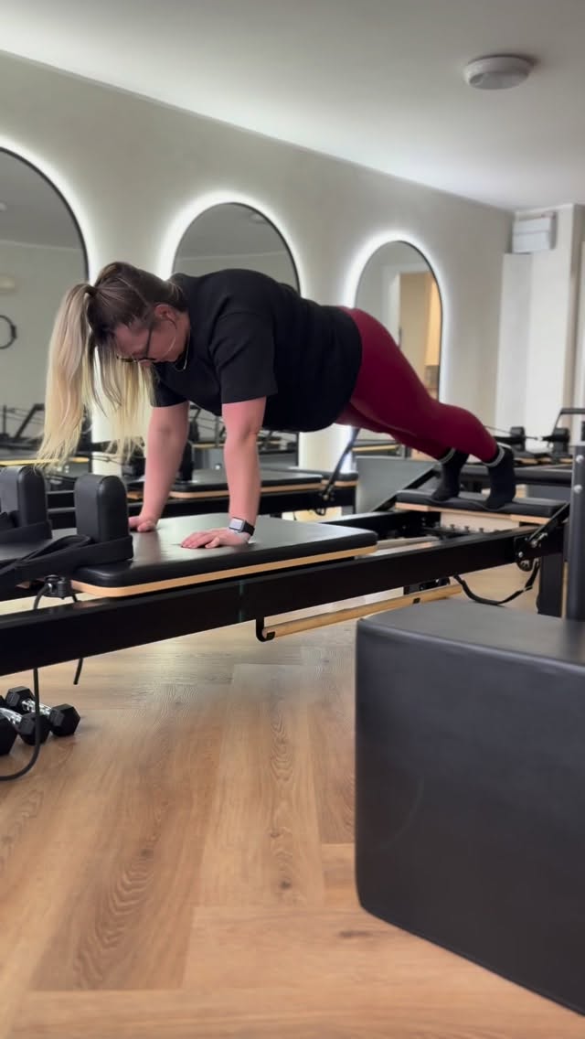 Single, taken, or somewhere in between…
either way, your core will be very engaged during your reformer session with us 🔥