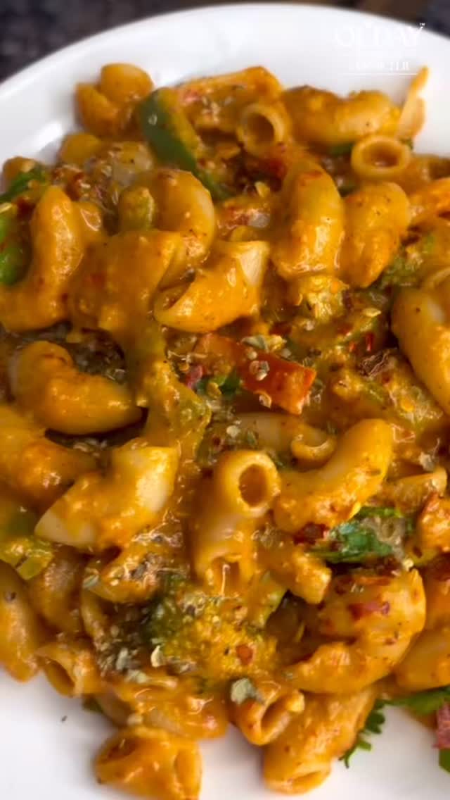 We made this delicious Makhani Style Pasta with Ol’day Pasta — a perfect desi twist to your favourite pasta, tossed in rich, creamy makhani sauce. Try it once and you’ll fall in love!