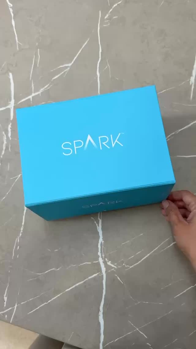 Nie je to len krabička. Je to plán – premyslený krok po kroku, aby sa zuby posúvali šetrne, kontrolovane a s jasným cieľom. 💙
SPARK (priehľadné alignery – „neviditeľný strojček“) je pre mnohých príjemná voľba najmä preto, že liečba vie byť diskrétna a ľahko sa zladí s vaším životným štýlom. Každou novou dlahou sa približujete k výsledku, ktorý spolu naplánujeme.
Dôležité je však vedieť, že úspech nie je len o „nosení fólií“. Je o správnej diagnostike, presnom pláne a pravidelných kontrolách – aby sme vedeli doladiť detaily a držať liečbu v bezpečných mantineloch.
👉 Chcete vedieť, či sú alignery vhodné aj pre vás?
OBJEDNAJTE SA NA BEZPLATNÚ KONZULTÁCIU NA ČÍSLE 📞 0911 212 124 alebo ONLINE NA WEBE www.drmandicakova.sk. ✨
#drmandicakova #ortodoncia #sparkaligners #neviditelnestrojceky #kosice