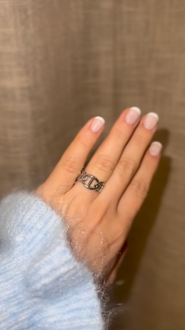 Élégance et simplicité réunies 💍
Bague en argent inoxydable – résistante, brillante et intemporelle ✨
Disponible à seulement 18€ 🤍
#Bijoux #StyleÉpuré #BagueArgent #Mode