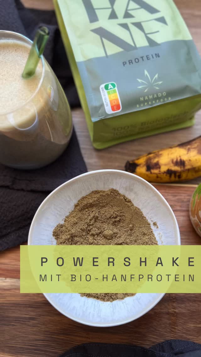 Der Wochenendeinkauf steht bevor und die Bananen von letzter Woche sind inzwischen wunderbar braun und süß. Perfekt für einen leckeren Shake mit unserem Bio-Hanfprotein! 💚
Die süße Banane, das cremige Cashewmus und unser nussiges Protein harmonieren geschmacklich ganz wunderbar.
So bekommt ihr ganz schnell und einfach ein sättigendes Shake das reich an Eiweiß und Ballaststoffen ist und euch dabei noch mit Mineralstoffen und Energie versorgt. ✨
#hanfprotein #proteinshake #proteinpower #veganprotein #cleanenergy