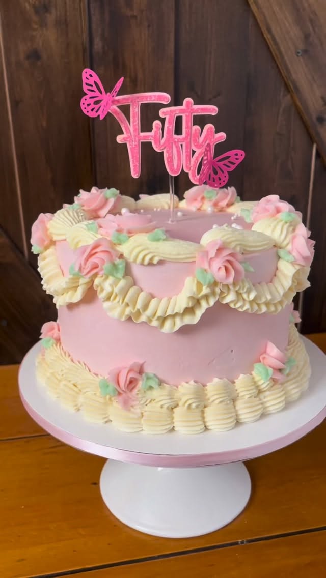 #sweettreat #snarkysweetcakechick #birthdaycakes
