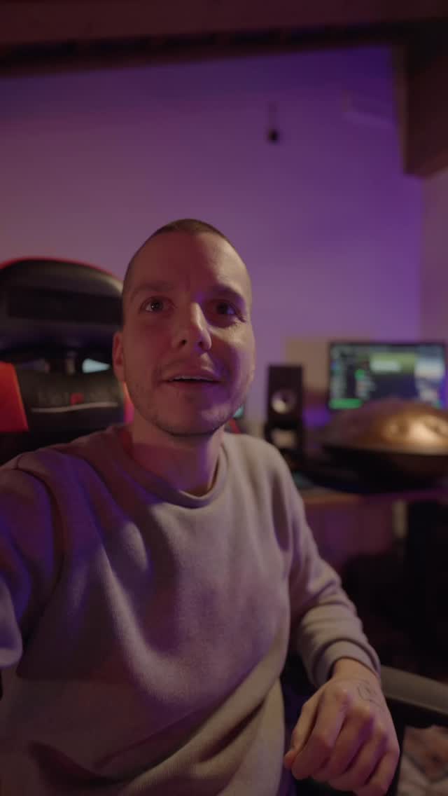 UNFOLDING
Sono felice di annunciarvi l’uscita del mio nuovo singolo assieme a @mrjamescrossley 💎
Vi invito ad ascoltarlo ad occhi chiusi e osservare che immagini arrivano, che pensieri passano, che qualità si risvegliano restando semplicemente in ascolto. 💚😌
È il primo di cinque singoli che pubblicheremo nei prossimi mesi e mi farebbe davvero piacere se, dopo l’ascolto, mi raccontaste nei commenti cosa vi ha svelato. 🧘♀️💬
UNFOLDING è un brano per due handpan che si svela piano piano,
senza forzare nulla, lasciando spazio a quello che emerge 🎶✨
_______
🚀Ora disponibile su tutte le piattaforme!
❤️ Grazie per il vostro supporto e… buon ascolto! 🎧
🟢 Spotify:
https://open.spotify.com/track/2biKXBg5ybZlnkq7hLbaHn?si=EqAHSh6cS3SLyzf2bci0nQ
🔵 Amazon Music:
https://amazon.it/music/player/tracks/B0GHT5MHCG?marketplaceId=APJ6JRA9NG5V4&musicTerritory=IT&ref=dm_sh_h7Y0SZYZ1E4OErdD07pDCfrod
🔴 You Tube:
https://youtu.be/Vy5yKX80KYU?si=4CIwEd7weXXCRKON
⚫️ Apple Music:
https://music.apple.com/it/album/unfolding-single/1870693447
_________
🎧Abbiamo avuto anche l’onore di lavorare con il mitico @jeremy_nattagh , che ha curato il mix e il mastering del brano, dando forma e respiro a ogni dettaglio sonoro. 💽 Un grande grazie anche a @shoulder_tone_records , in collaborazione con Sony Music, per il supporto alla pubblicazione. 🙏
#handpan #handpanmusic #nuovosingolo #meditationmusic #meditazione