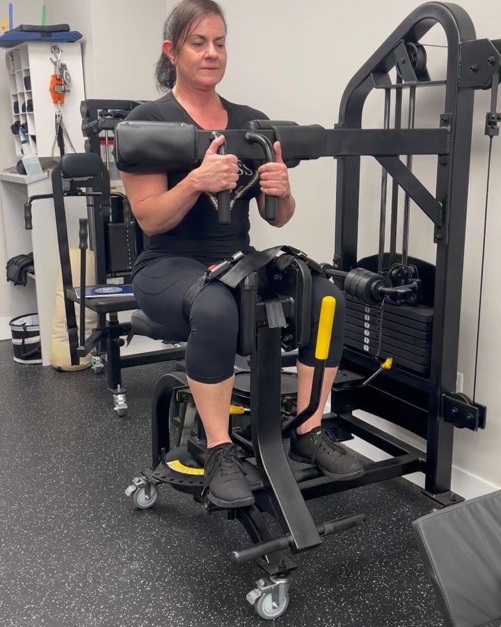 OMG core training on a machine! Say it ain’t so. Don’t do these unless you want to increase strength and build a rock solid trunk that can handle force. Otherwise, I recommend you stick to planks and bird dogs forever. #core #coretrainning #coreworkout #trunkrotation #takerts #SVZperformance #ExperienceTheDifference #internalfocus #internalperformance #exercisemechanics #personaltraining #personaltrainer #fitness #workouts #muscle #customfitexercise #exercise #resistancetraining #supportsmallbusiness #strengthtraining #daviefl #plantationfl #sunrisefl #westonfl #coopercityfl