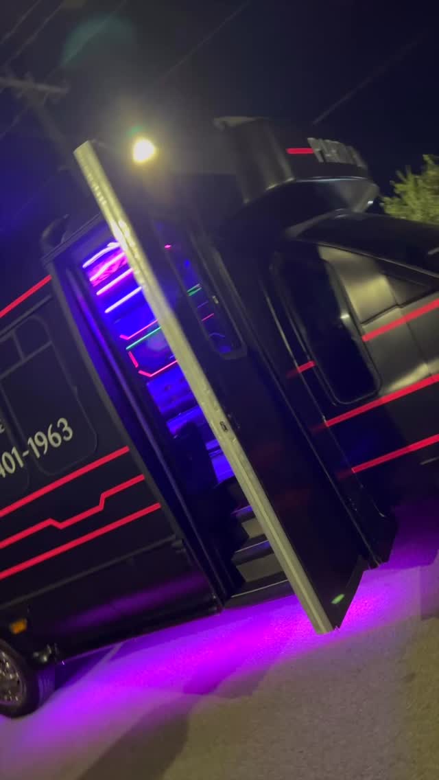 Eu não tinha menor ideia do que estava perdendo!
Sempre ouvi as pessoas falando sobre como os Party Buses são incríveis, mas agora que experimentei, entendi o motivo de tanto fala fala!
Agora o nivel de como se chega na balada definitivamente subiu. 😜
Muito obrigada à @galaxy_party_bus por nos receber com tanto carinho na despedida de solteira da Albany e muito obrigada à @alabanycollabos por me convidar. Te quiero y que Dios bendiga tu matrimonio 😘
🇺🇸🇺🇸🇺🇸
I had no idea what I was missing out on with party buses!
Always heard people talking about how awesome they are but now that I have experienced it for myself I see what the hype is all about!
The party bar has definitely been raised. 😜
Thank you so much @galaxy_party_bus for hosting us for Albany’s Bachelorette party and thank you so much for @albanycaneloncollabs hermosa for inviting me. Te quiero y que Dios bendiga tu matrimonio 😘