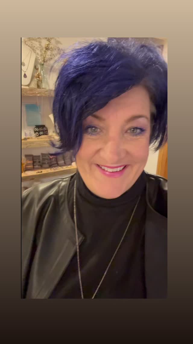 Deine Zellen hören dir zu.
Jeden Tag.
Was flüsterst du ihnen heute zu?
Stress oder Fürsorge?
Gesundheit beginnt genau hier. @naturheilpraxis_dorisbuteo