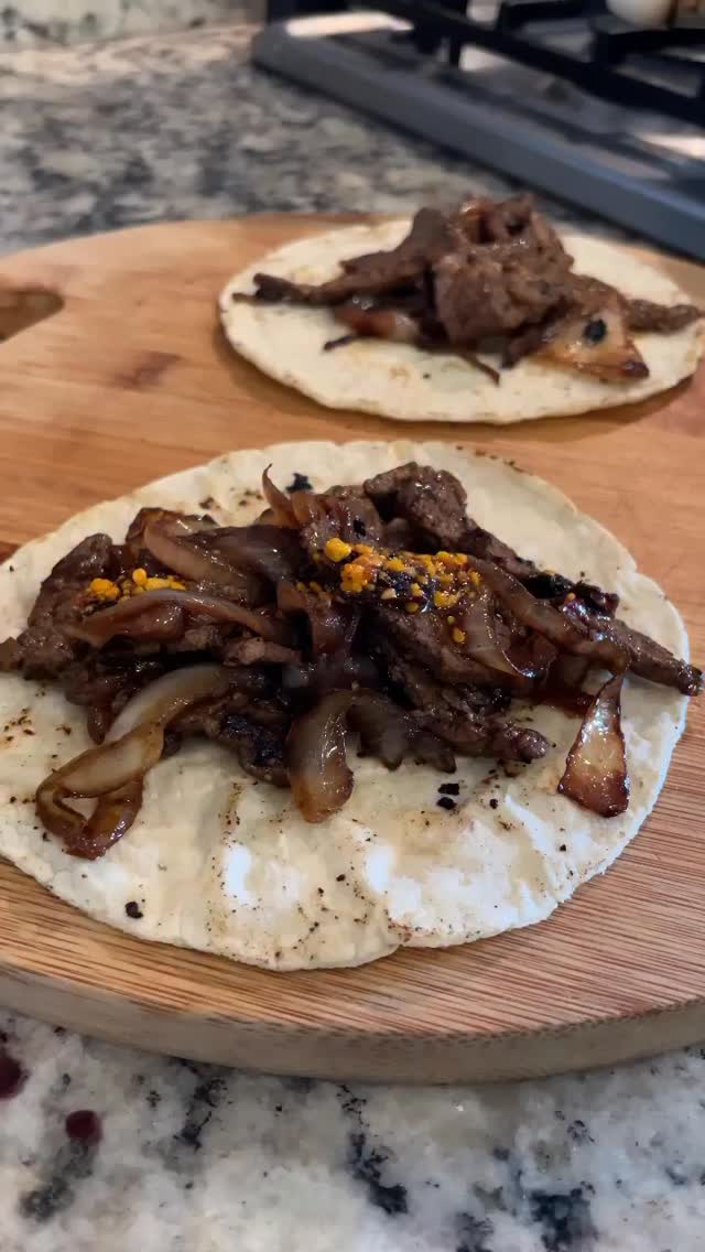 Receta fácil de Vampiritos o Milanesa de Res Encebolldas 🤤🤤
De esas comidas fáciles y rápidas para preparar cuando no hay mucho tiempo
#recetasquefuncionan #recetas #recetasfaciles #recetasquenofallan