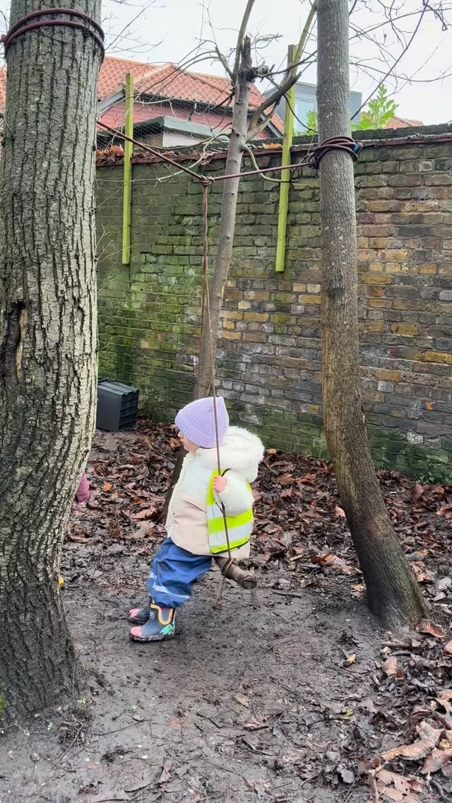 Today the children had a brilliant morning in the forest, playing on the rope swing they built themselves, whipping up magic potions from mud, and mark making on the chalkboard.
We ended the session learning how to build a warm fire and making popcorn from scratch, a forest treat that was definitely a hit!
🌳 🔥 🍿 🛝
#highgate #forestschool #highgateforest #montessori #highgatemums