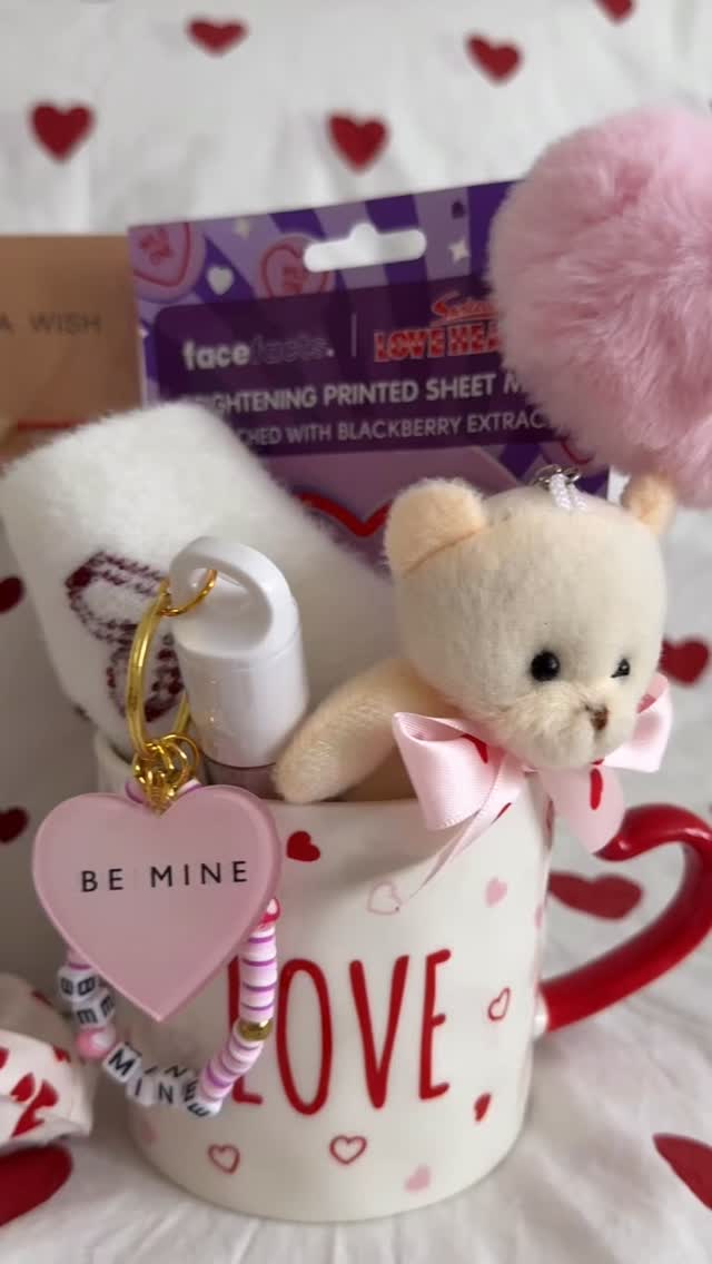 🌸 GIVEAWAY – Alla hjärtans dag-special! 🌸
@cutetopiase bjuder tillsammans med @bombelle.se in till en gemensam Alla hjärtans dag‑tävling fylld med kärlek, choklad & cuteness 💘
✨ VINSTER – 3 lyckliga vinnare!
🥇 Första pris – totalt värde ca 2 100 kr
🎁 Ett exklusivt Alla hjärtans dag‑kit från Cutetopia.se
🎁 En I Love You Box från Bombelle.se - en box fylld med handgjorda chokladpraliner i hjärt‑ och rosform.
💝 Vinnaren får själv välja färg på pralinerna.
🥈 Andra pris – värde ca 399 kr
🍫 En chocolate smash bear som slås sönder och inuti gömmer sig Crystal Candy.
🥉 Tredje pris – värde ca 199 kr
🍬 En box fylld med Crystal Candy.
⸻
💖 Så här tävlar du:
1. Följ både @cutetopiase och @bombelle.se
2. Gilla & spara inlägget
3. Tagga minst 3 vänner i kommentarerna ❤️
📱 Tävlingen pågår på alla våra plattformar hos oss båda.
📝 Vinnarna dras gemensamt och slumpmässigt bland alla bidrag, oavsett plattform.
📦 Vinsterna skickas separat från Cutetopia och Bombelle.
📆 Tävlingen avslutas: 14 februari
📍 Öppen för alla i Sverige.
👶 Är du under 18 år? Be en förälder om tillstånd innan du deltar.
ℹ️ Tävlingen är inte sponsrad, administrerad eller associerad med meta.
Genom att delta godkänner du att ditt användarnamn kan publiceras vid eventuell vinst.
💌 Lycka till! Vi längtar efter att få fira kärleken tillsammans med er ✨