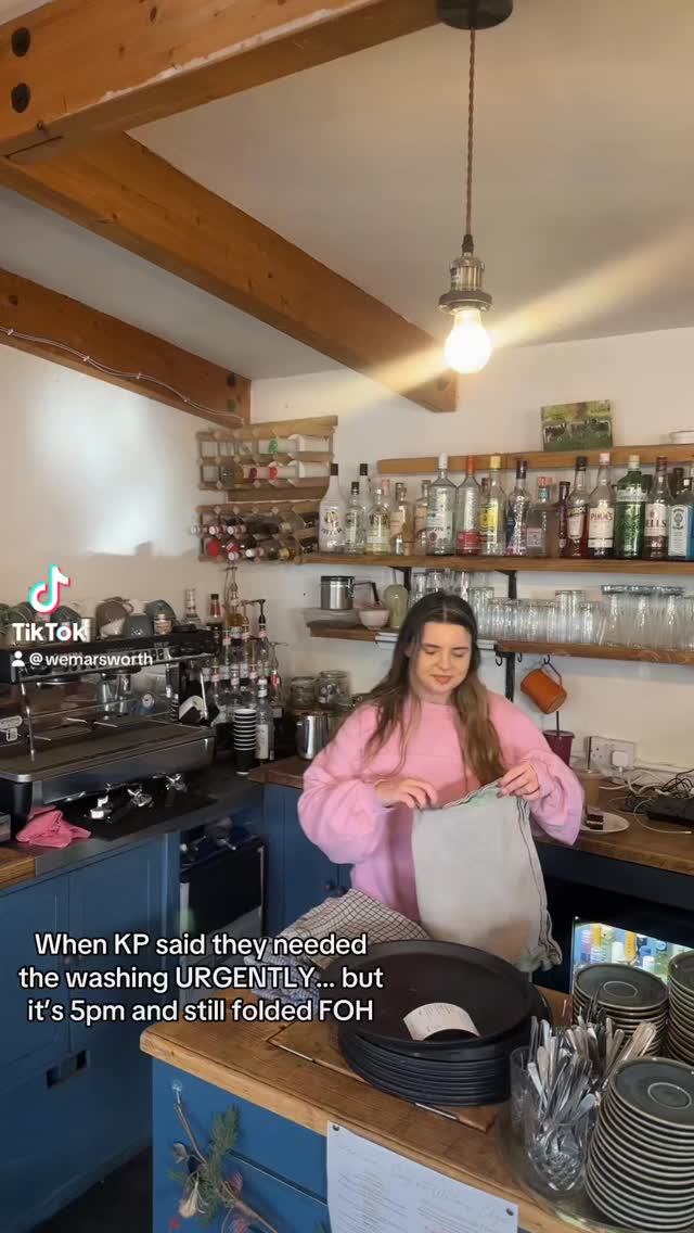 They love to keep us on our toes ❤️
#fyp #explore #cafe #tring #restaurant