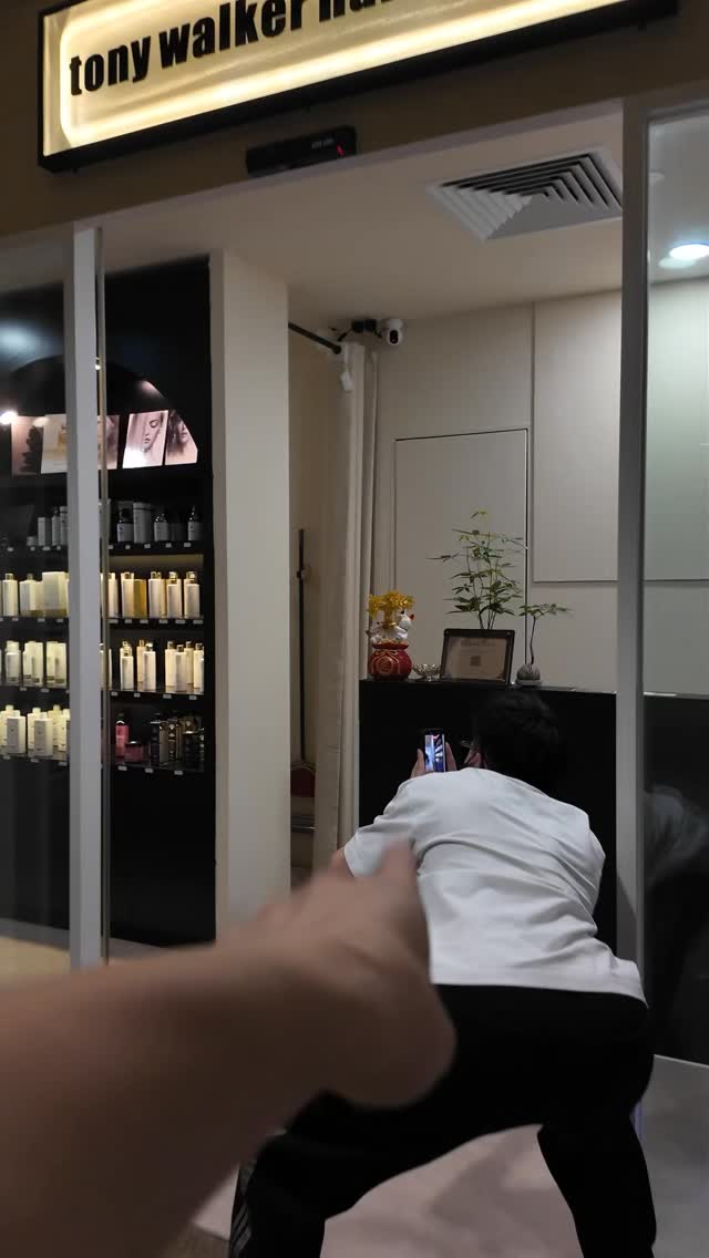 ⚠️重要的事情需要说三次❗️
.
.
.
不过两次的话…也是可以啦~🤣
Tony Walker Hair Studio在新年期间
我们No Surcharge哦~
祝大家新年快乐 马年吉祥☺️🐎🧧
—————————————————————
Visit us today @
𝐓𝐎𝐍𝐘 𝐖𝐀𝐋𝐊𝐄𝐑 𝐇𝐀𝐈𝐑 𝐒𝐓𝐔𝐃𝐈𝐎
𝗟𝗼𝗰𝗮𝘁𝗶𝗼𝗻: 541 Kallang Bahru, B1-02, Singapore 339355
𝗖𝗼𝗻𝘁𝗮𝗰𝘁 𝗨𝘀: +65 8012 0726 (link in BIO)
𝗧𝗶𝗺𝗲: Monday to Friday (11am-8:30pm)
#sgsalon #singaporesalon #organichairsalon #sghairstylist #hairsalonsg sgbeauty hairtreatmentsg colouring hairbleach hiddengem
geylangbahru geylangbahruhairsalon
hairtransformation