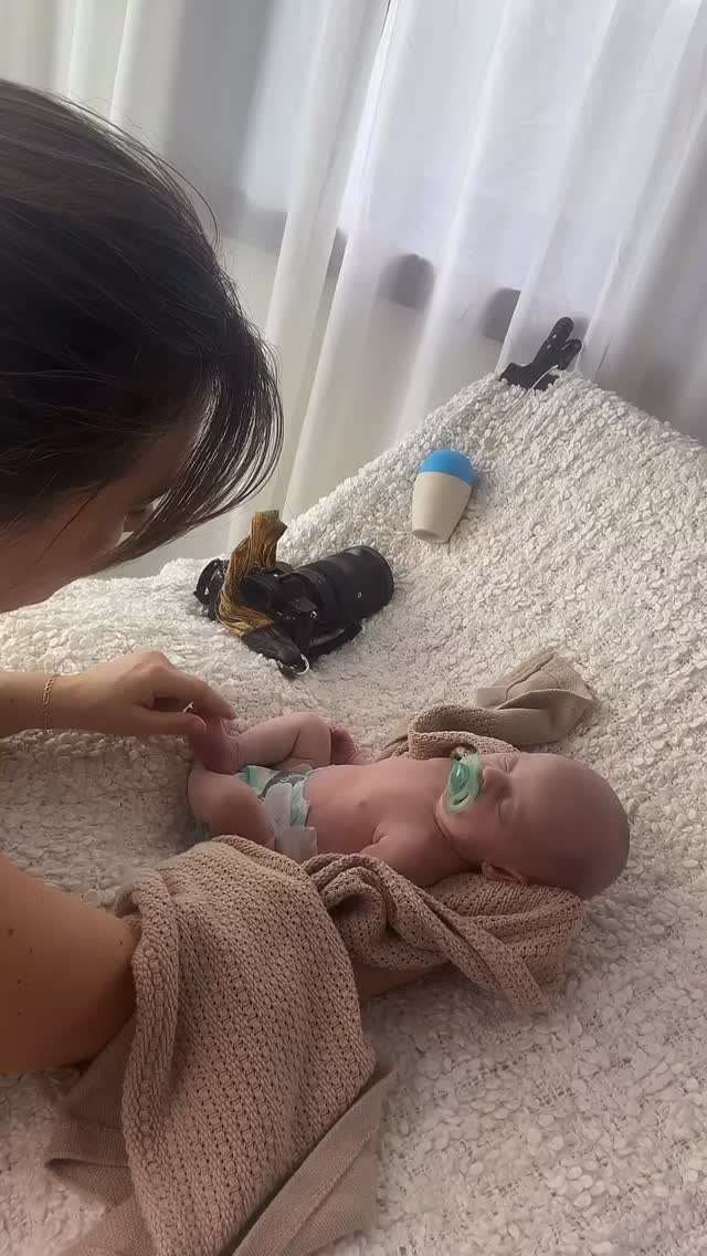 Just posing a baby that is all :) #newbornposing #hertfordshiremums #hertfordshirephotographer