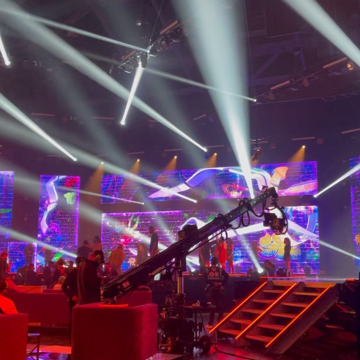 Thank you @univision @premiosjuventud for 17 years working for you… #graphicproduction #largeformat #redcarpet -#printproduction