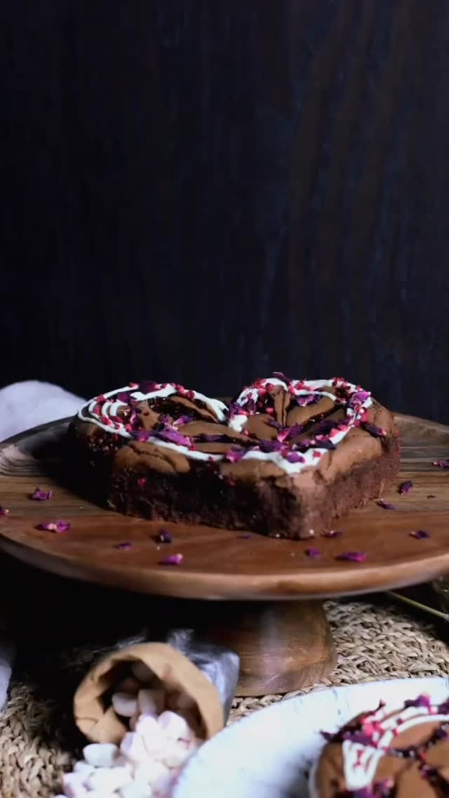 Happy Valentine’s Day ❤️
And a huge thank you to everyone who chose to gift something from our range this year - whether it was for your special someone or yourself (no judgement here), we love knowing that you chose to indulge in our gourmet bakes.
Explore our full range at www.willow-finch.co.uk and enjoy free UK delivery and 10% off your first order when you sign up to our newsletter.