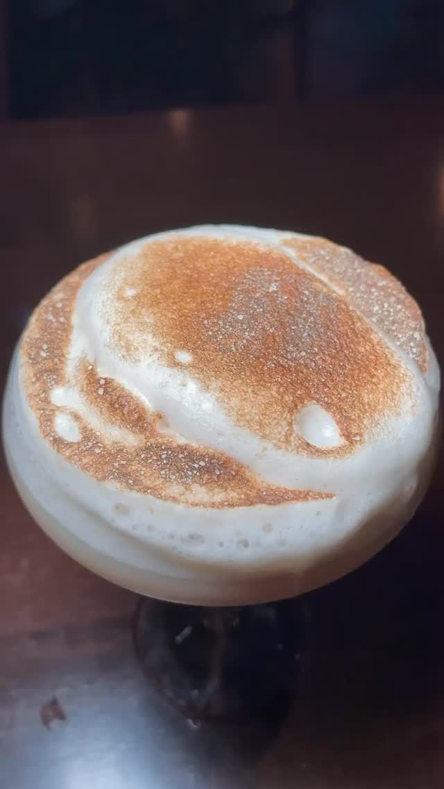 Procurando um lugar perfeito para um jantar casual e sofisticado para o seu próximo date night?
Bellinis, inaugurado originalmente em Captiva em 1988, infelizmente teve seu building destruído pelo furacão Ian em 2022 e se mudou para Fort Myers, na McGregor Blvd.
O ambiente com iluminação suave e música de piano ao vivo cria a atmosfera perfeita para uma noite romântica.
A equipe é incrível e faz você se sentir em casa, com o proprietária Andrea cumprimentando e dando as boas-vindas a cada mesa.
E a comida e as bebidas são excepcionais!
Aqui está o que pedimos em nossa última visita:
✨️ O coquetel Bellini Signature
✨️ Carpaccio de carne, Caprese Amalfitana e Brie empanado com Panko para entradas
✨️ Vitela Piccata Dolce Vita e Filé Mignon
✨️ E optamos por uma sobremesa menos tradicional: o Espresso Martini, que foi uma verdadeira delícia!
🇺🇸🇺🇸🇺🇸
Looking for that perfect spot for a casual fine dining experience for your next date night?
@bellinisfortmyers Originally opened in Captiva in 1988, but unfortunately in 2022 Hurricane Ian destroyed their building and they relocated to Fort Myers right on McGregor Blvd.
The dimly lit ambiance with the live piano player the background makes for the perfect romantic evening.
The staff is amazing and makes you feel like you are right at home, with owner Andrea greeting and welcoming each and every single table.
And the food and drinks are exceptional!
Here’s the run down of what we had our last visit
✨️ The Bellini Signature cocktail
✨️ The BEEF CARPACCIO, CAPRESE AMALFITANA and PANKO ENCRUSTED BRIE for appetizers
✨️ DOLCE VITA PÍCCATA VEAL and CENTER CUT FILET MIGNON
✨️ And we opted for a less traditional dessert and got the ESPRESSO MARTINI and it was definitely a Treat!
#swflfoodies #fortmyers
Fort Myers restaurants
Date night spots in Southwest Florida
Place to eat in Florida