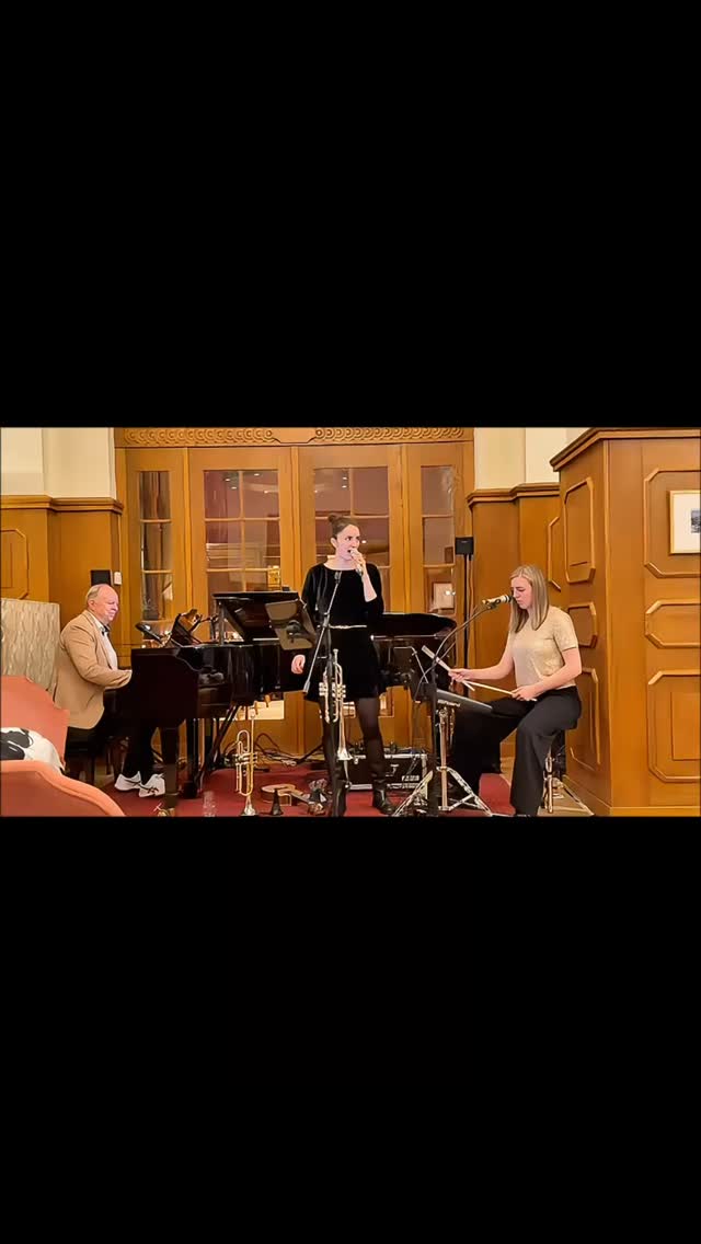 Skyfall
#steidletrio #musikerfamilie #musik #engadin