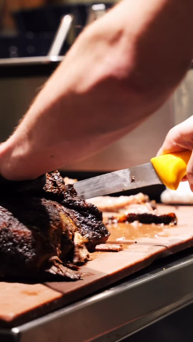 Just wanted to steal this song from the brilliant @biaboro_ post they put up the other day😎 Not the same remix but it’ll do… Now go buy a top and a sandwich;)