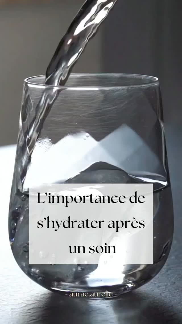 Un soin ne s’arrête pas quand tu quittes la séance.
Il continue dans ton corps, dans tes tissus, dans ton système nerveux, dans tes émotions.
S'hydrater après un soin, ce n’est pas un détail.
C’est ce qui permet :
– d’évacuer ce qui a été libéré
– d’éviter la sensation de flottement
– d’aider le système nerveux à intégrer
– d’ancrer l’énergie dans le corps
L’eau devient alors le pont entre l’invisible et le physiologique. Sans elle, le corps fait ce qu’il peut... mais il force davantage.
Juste un principe simple : le corps sait faire. Cependant, on respecte et on soutient son rythme, en lui donnant les ressources dont il a besoin pour faire son travail.
Un soin ouvre la porte.
L’eau t’aide à passer à travers.
✨️
Je suis Aurélie, énergeticienne ancrée dans la réalité et subtilement connectée.
J'aide les personnes qui doutent d'elles-mêmes à se libérer de ce que leur corps retient, pour créer ensemble un nouveau champ des possibles.
Je forme également à la Désengrammation cellulaire, une méthode de libération, au pendule, en mémoires cellulaires.
Sur mon compte, je te montre comment sortir de tes blocages, en douceur et avec clarté.
