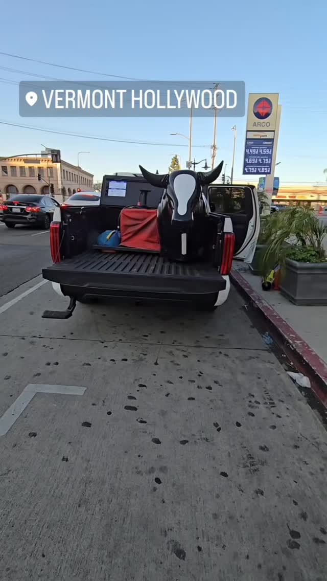 we cover any venue we are professional clean and reliable. we are fully insured. book now our bulls are really clean and really fast
#venue #party #sweet16 #mechanicalbull #booknow